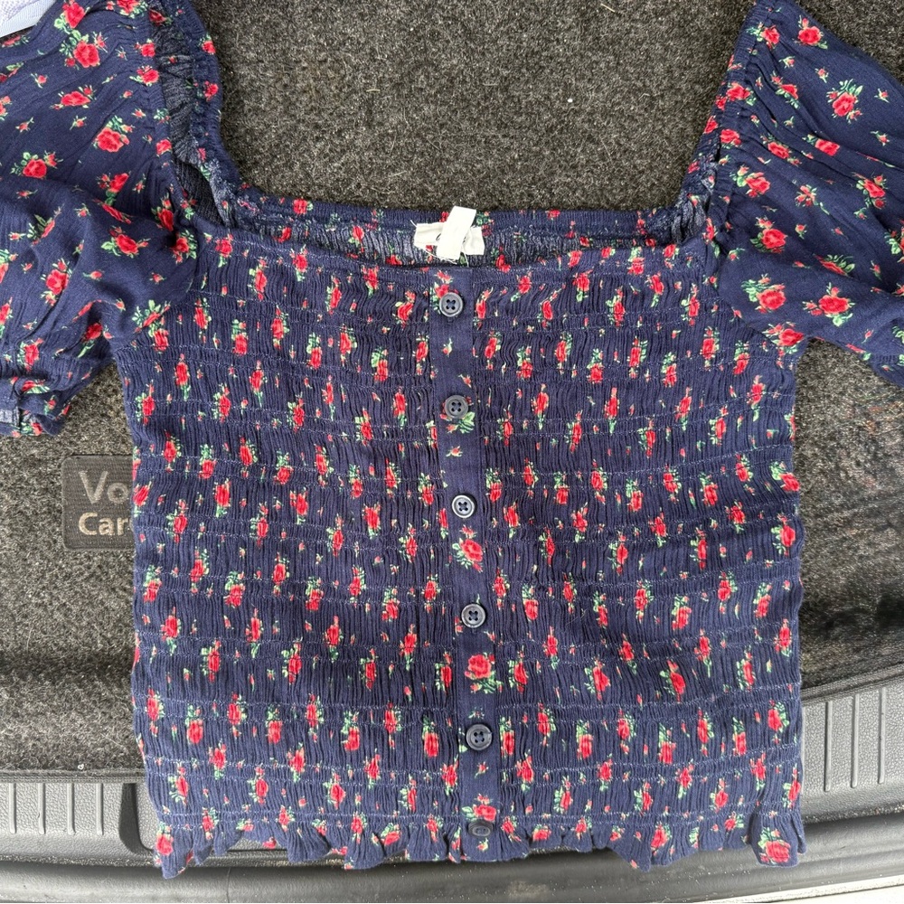 American Eagle Outfitters Navy Floral Crop Top